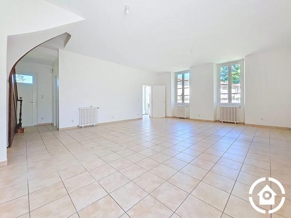 Belle maison de caractère au coeur de Gensac La Pallue