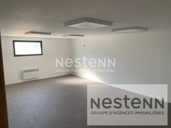 Local d'activité 820 m² + bureaux 3 portes de 4,50 m . terrain 10 000 m². Ecoparc de Sologne (41)