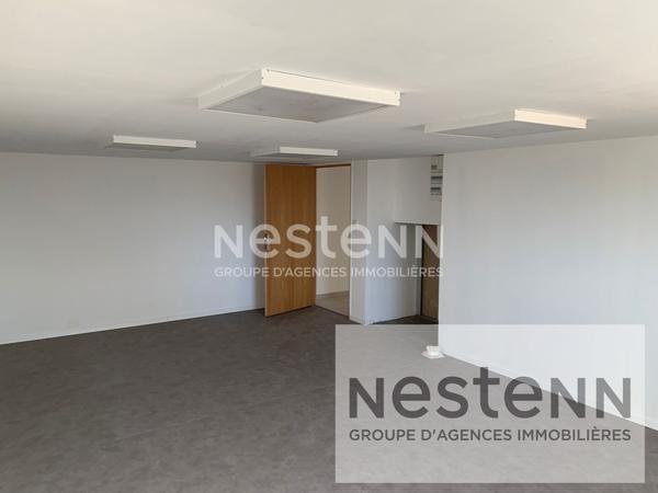 Local d'activité 820 m² + bureaux 3 portes de 4,50 m . terrain 10 000 m². Ecoparc de Sologne (41)