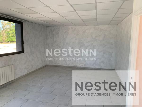 Local d'activité 820 m² + bureaux 3 portes de 4,50 m . terrain 10 000 m². Ecoparc de Sologne (41)