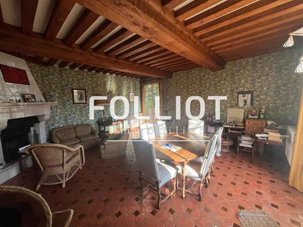 A VENDRE MAISON RARE PLEIN COEUR DE PÉRIERS EMPLACEMENT EXCEPTIONNEL