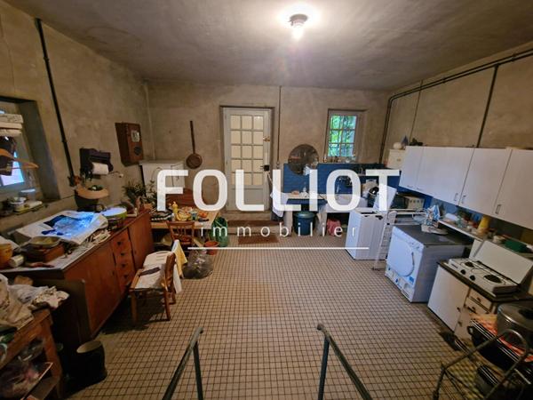 A VENDRE MAISON RARE PLEIN COEUR DE PÉRIERS EMPLACEMENT EXCEPTIONNEL