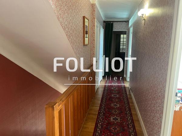 A VENDRE MAISON RARE PLEIN COEUR DE PÉRIERS EMPLACEMENT EXCEPTIONNEL