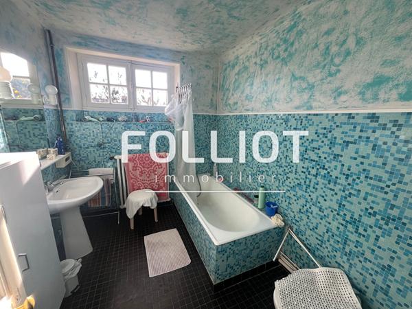 A VENDRE MAISON RARE PLEIN COEUR DE PÉRIERS EMPLACEMENT EXCEPTIONNEL