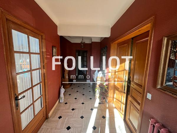A VENDRE MAISON RARE PLEIN COEUR DE PÉRIERS EMPLACEMENT EXCEPTIONNEL