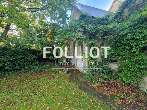 A VENDRE MAISON RARE PLEIN COEUR DE PÉRIERS EMPLACEMENT EXCEPTIONNEL