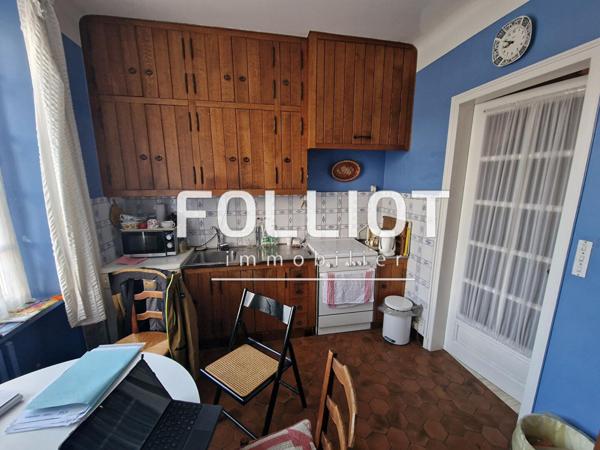 A VENDRE MAISON RARE PLEIN COEUR DE PÉRIERS EMPLACEMENT EXCEPTIONNEL