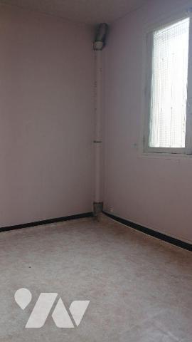 Immeuble à usage de commerce et d'habitation :
- rdc commerce avec espace de vente et grande v...