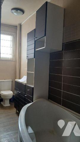 Immeuble à usage de commerce et d'habitation :
- rdc commerce avec espace de vente et grande v...