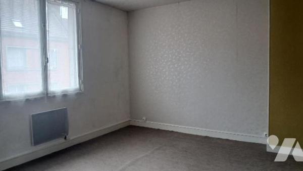 Immeuble à usage de commerce et d'habitation :
- rdc commerce avec espace de vente et grande v...