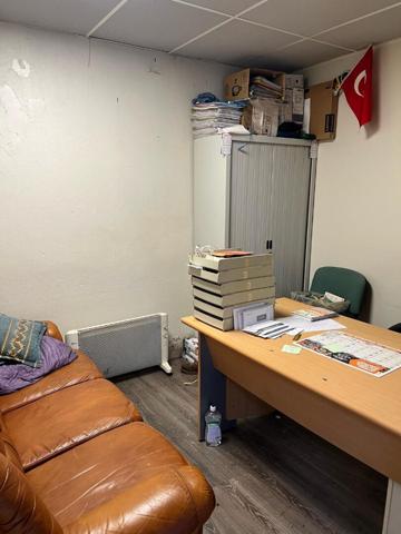 Location local commercial Vaulx-en-Velin - 80 m² - 900 €/mois