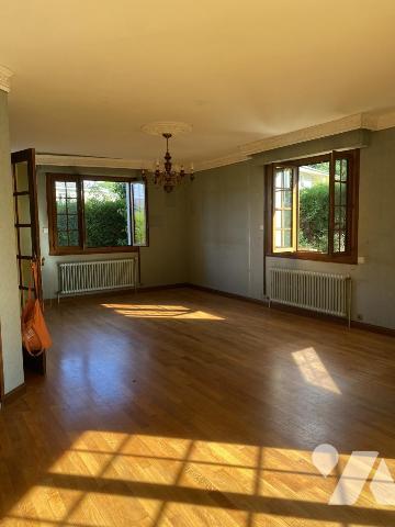 IDEALEMENT SITUEE PROCHE ECOLES ET CENTRE-VILLE DE VIRE