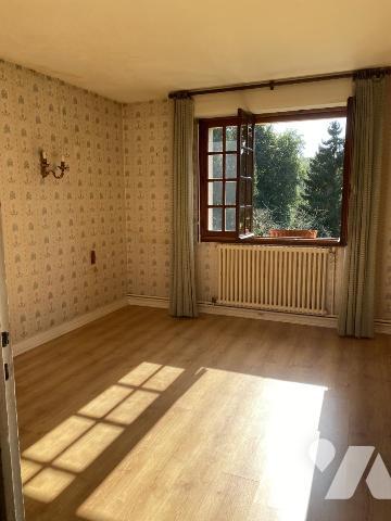 IDEALEMENT SITUEE PROCHE ECOLES ET CENTRE-VILLE DE VIRE