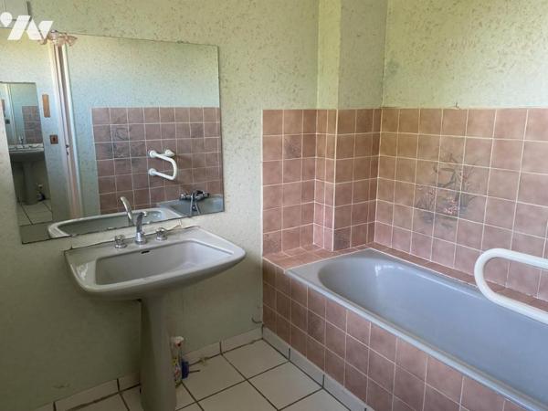 IDEALEMENT SITUEE PROCHE ECOLES ET CENTRE-VILLE DE VIRE