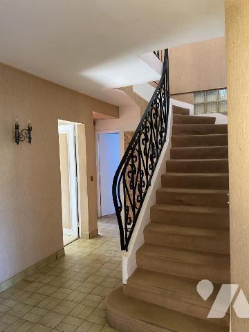 IDEALEMENT SITUEE PROCHE ECOLES ET CENTRE-VILLE DE VIRE