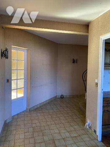 IDEALEMENT SITUEE PROCHE ECOLES ET CENTRE-VILLE DE VIRE