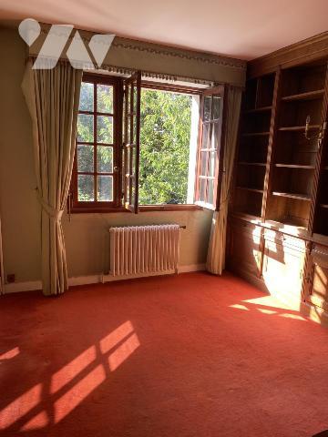 IDEALEMENT SITUEE PROCHE ECOLES ET CENTRE-VILLE DE VIRE