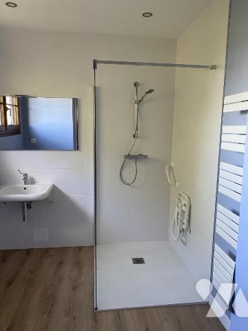 IDEALEMENT SITUEE PROCHE ECOLES ET CENTRE-VILLE DE VIRE