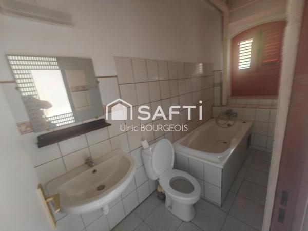 Immeuble de rapport avec commerces - Bourg Saint-Pierre