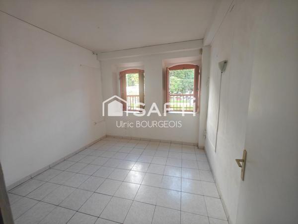 Immeuble de rapport avec commerces - Bourg Saint-Pierre