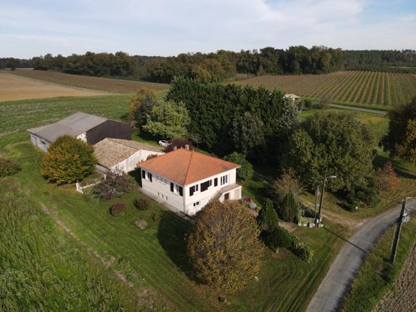 Mirambeau (17150) PROPRIETE AVEC MAISON D'HABITATION ET ANCIENS BATIMENTS SUR PLUS DE 2 HA