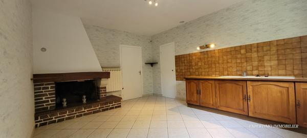 Mirambeau (17150) PROPRIETE AVEC MAISON D'HABITATION ET ANCIENS BATIMENTS SUR PLUS DE 2 HA