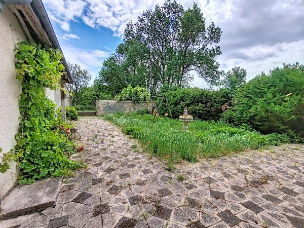 MAISON DE VILLAGE - BEAUX VOLUMES Lamorville MAISON DE VILLAGE - BEAUX VOLUMES Lamorville