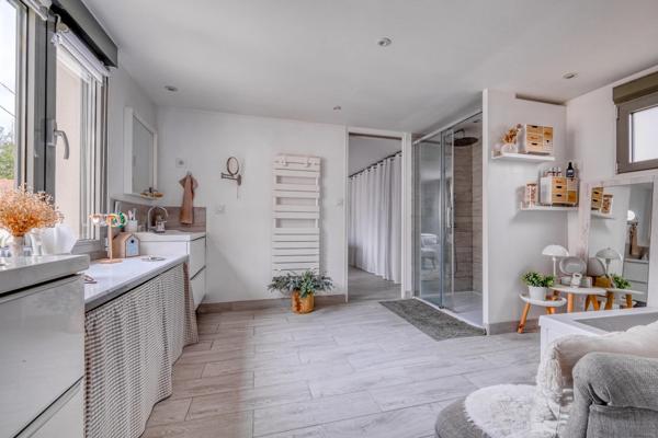 Christophe Michaudelle – CAPIFRANCE vous propose proche de Meaux : 6 pièces - DPE en C - 141 m² - 4 chambres (dont 2 suites parentales - 1 RDC) - 1 bureau - 3 pièces d'eau - terrasse - s