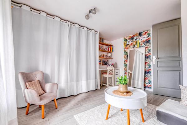 Christophe Michaudelle – CAPIFRANCE vous propose proche de Meaux : 6 pièces - DPE en C - 141 m² - 4 chambres (dont 2 suites parentales - 1 RDC) - 1 bureau - 3 pièces d'eau - terrasse - s