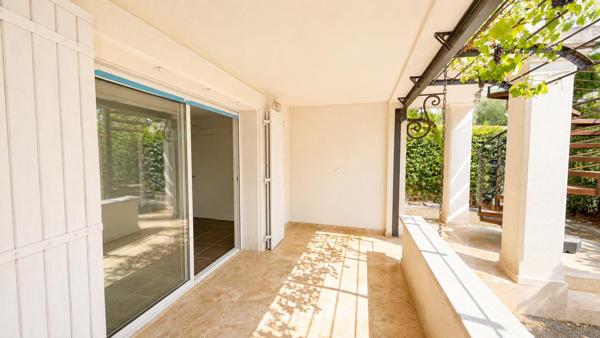 Ensemble immobilier : Maison de rapport et Terrain constructible avec division parcellaire réalisée - Potentiel locatif proche de 10% - LE PONTET