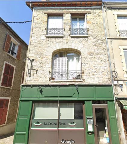 À vendre – Grand appartement triplex à rénover – 6 pièces – 137 m² – Pithiviers (45) + garage indépendant