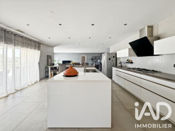Maison à vendre 7 pièces 234 m² Arles