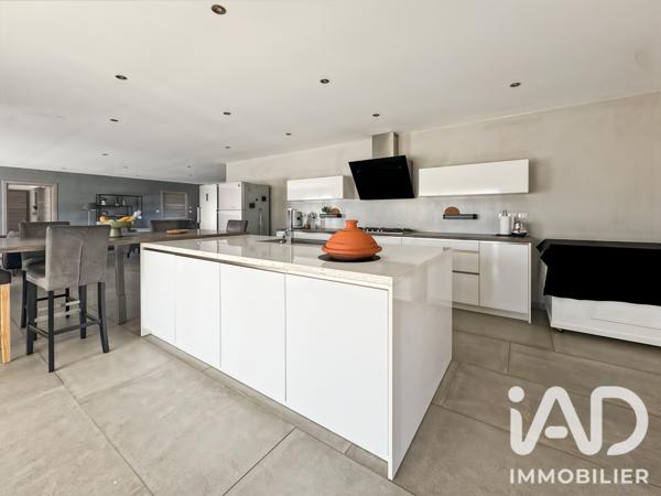 Maison à vendre 7 pièces 234 m² Arles