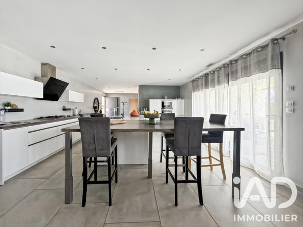 Maison à vendre 7 pièces 234 m² Arles