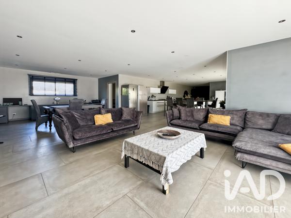 Maison à vendre 7 pièces 234 m² Arles