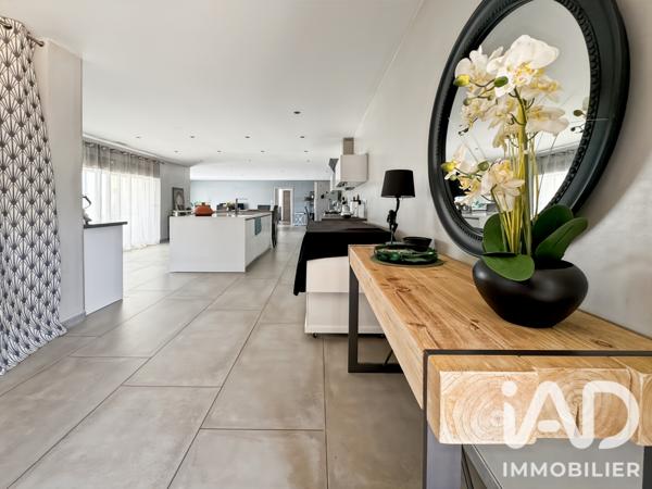 Maison à vendre 7 pièces 234 m² Arles