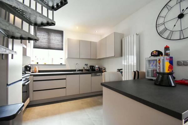 L'ESPRIT MAISON INDIVIDUELLE : DUPLEX SINGLE 70m² – HYPER-CENTRE WATTRELOS