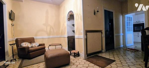 CANDE CENTRE - MAISON  3 CHAMBRES - GARAGE AMENAGÉ AU 1ER ETAGE + GRENIERS