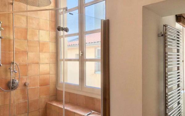 Appartement à louer    2 pièces • 71,56 m2 Lyon 2