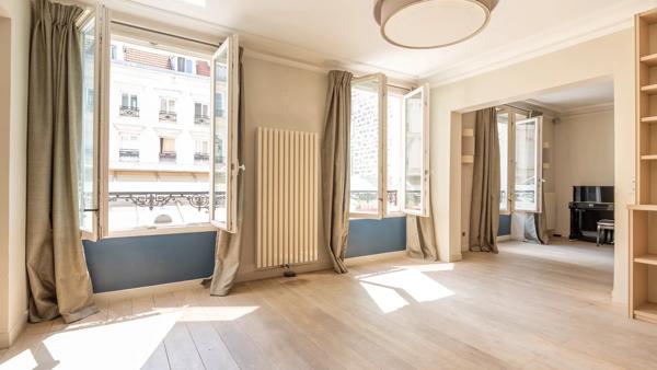 Appartement Paris 10 e - BONNE NOUVELLE / PETITES ÉCURIES