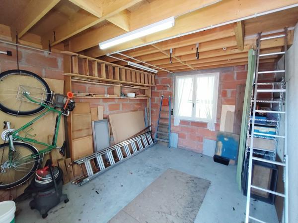 Maison sur sous-sol semi-enterré