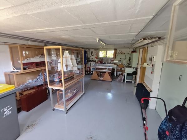 Maison sur sous-sol semi-enterré