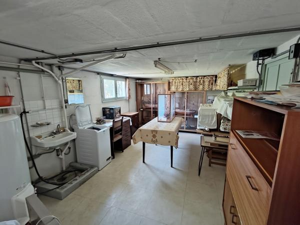 Maison sur sous-sol semi-enterré