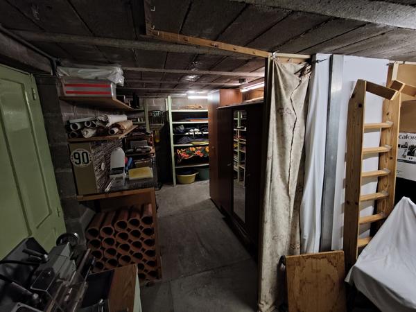 Maison sur sous-sol semi-enterré
