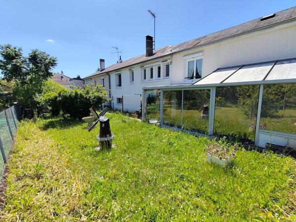 Maison sur sous-sol semi-enterré