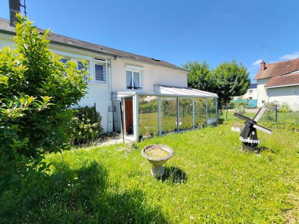 Maison sur sous-sol semi-enterré