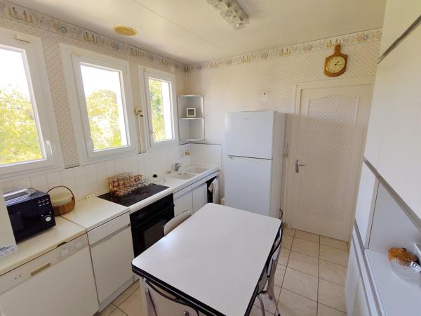 Maison sur sous-sol semi-enterré