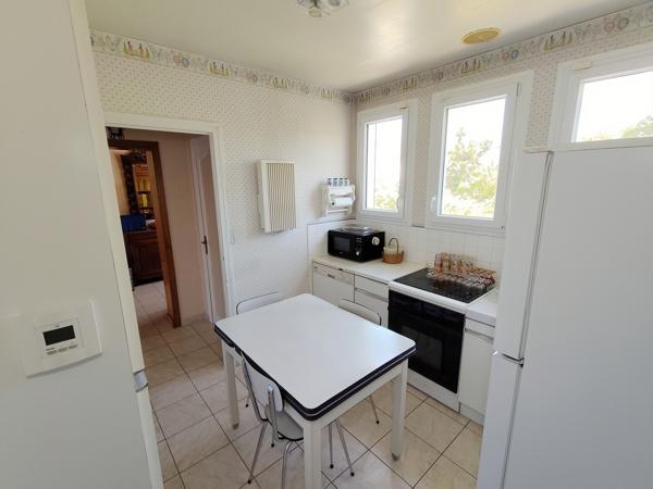 Maison sur sous-sol semi-enterré