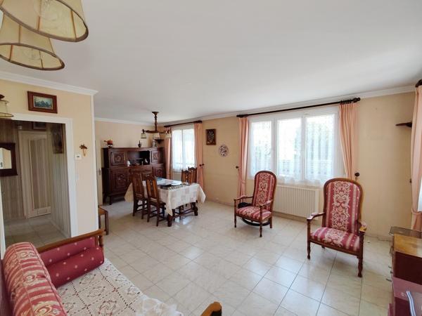 Maison sur sous-sol semi-enterré