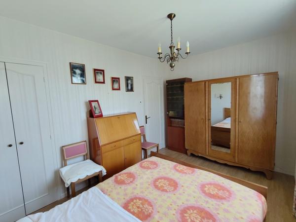 Maison sur sous-sol semi-enterré